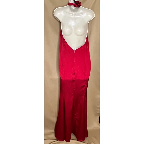 Fame & Partners Vania Plunge Halter Gown size 12 - Picture 7 of 7